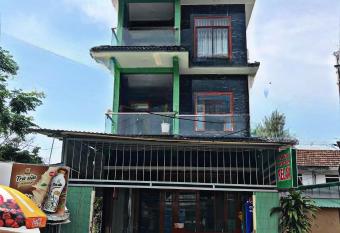 Nh   Ngh    Relax C   nh D    ng allows 18 year olds to book a room