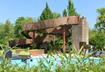 Kampaoh M  zos allows 18 year olds to book a room