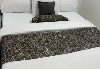 Ibrokleen Apartment allows 18 year olds to book a room