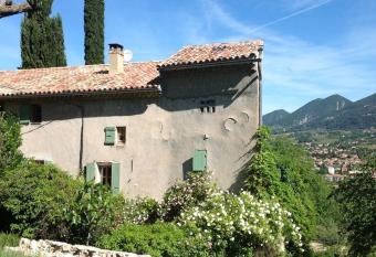 Charming studio in small farmhouse with a view allows 18 year olds to book a room