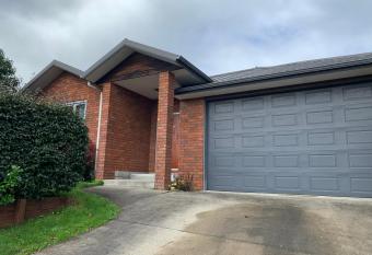 Huntington Holiday House has Balcony rooms
