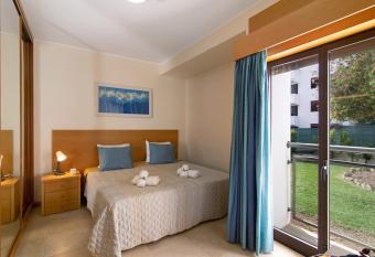 Zarco Vilamoura 104 has Balcony rooms