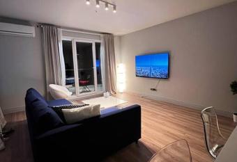 Lejlighed med shoppingcenter - Beylikd  z   allows 18 year olds to book a room