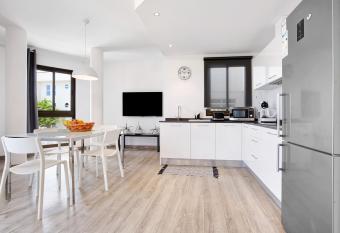 Hubara Home has Balcony rooms