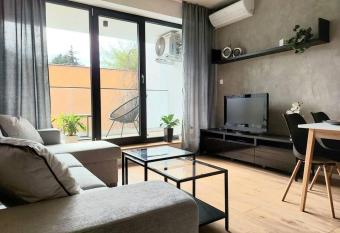 Apartm  n Kme  ova s parkovan  m has Balcony rooms