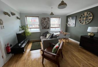 Ground floor apartment, central location with free parking allows 18 year olds to book a room