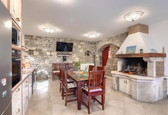 Apartman Pietro allows 18 year olds to book a room