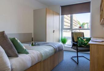 Zeni Ensuite Rooms Central Derby allows 18 year olds to book a room