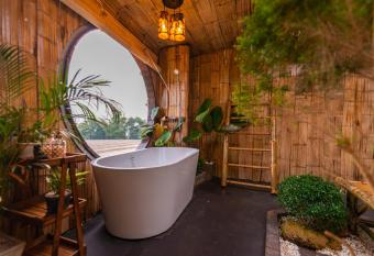 Sky Pruek Cumulus has rooms with a private hot tub