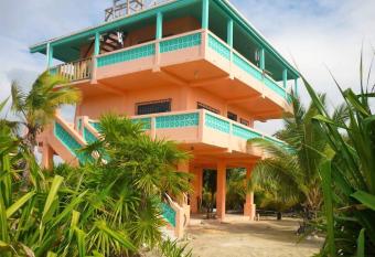 Oceanfront, Beachfront, Best Views! Rooftop Deck. has Balcony rooms