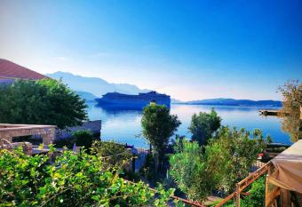 Riva Del Mare has Balcony rooms