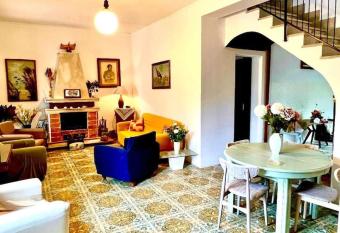 I colori di Titi  has Smoking/Balcony rooms