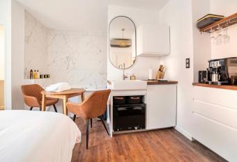 PARENTH  SE Roanne Pierre Depierre has Balcony rooms