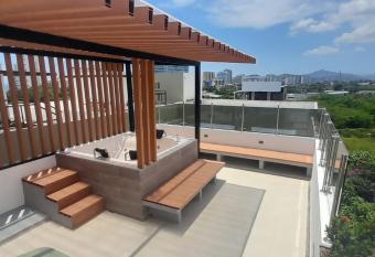 Apartamento cerca a la playa, Jacuzzi privado has rooms with a private hot tub