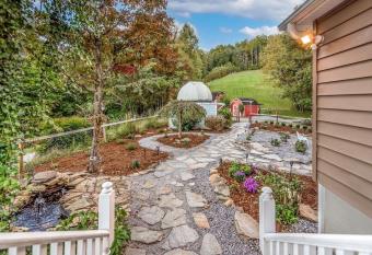 40 Acres w/Waterfalls, Vineyard, Stream, 5 bedroom has Balcony rooms