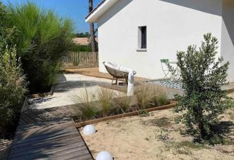 Ravissant studio confort    proximit   de l   oc  an has Balcony rooms