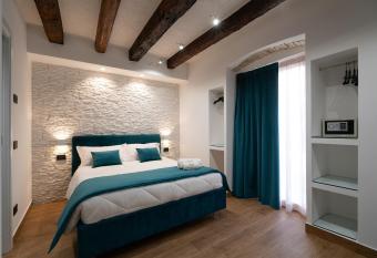 Sofi  Center Rooms has Balcony rooms