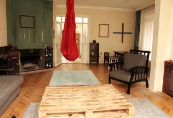 Sering Guest Home has Balcony rooms