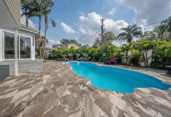 Large Luxury Clearwater Pool Home has Balcony rooms