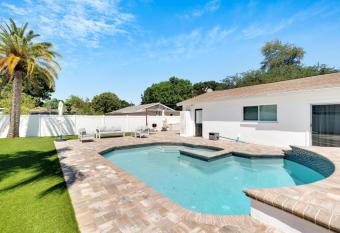 Newly Updated South Tampa Pool Home! has rooms with a private hot tub