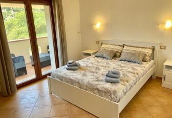 Casa Vacanze La Quercia has Balcony rooms