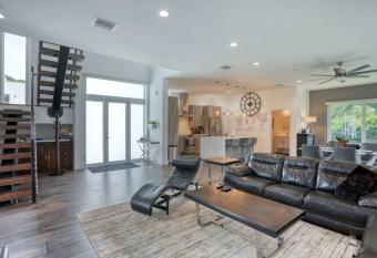 Contemporary Modern Luxury Tampa Home With Rooftop Terrace has rooms with a private hot tub