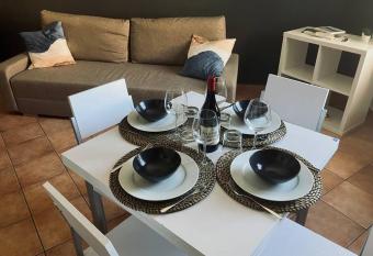 J & D house has Balcony rooms