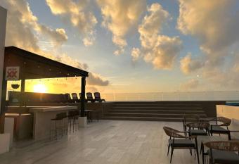 New Pool View Cozy Apartment / Jacuzzi, Gym & Pool has rooms with a private hot tub