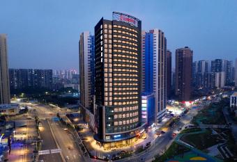 Hampton by Hilton Shenzhen North Station allows 18 year olds to book a room