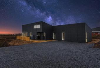 Luxury Log Home with a Hot Tub. has Balcony rooms