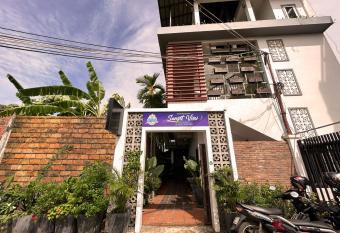 Sunset View Guest House allows 18 year olds to book a room