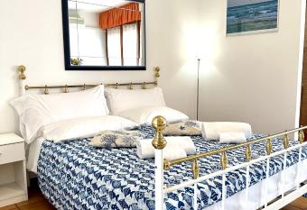 Marina Bay View Apartment has Balcony rooms