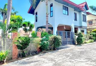 Cozy House with Peaceful Vibes has Balcony rooms