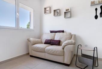 Parigina has Balcony rooms