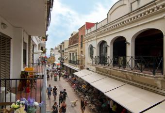 Pecado has Balcony rooms