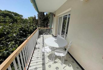 Isabel vng has Balcony rooms