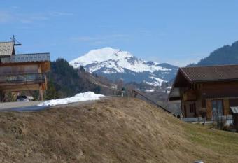 T1 Proche Grand Bornand Et Lac has Balcony rooms