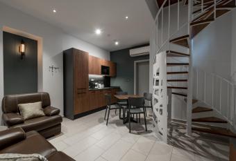 Marea Central Apartments allows 18 year olds to book a room