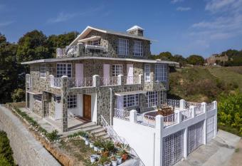 StayVista at Himalayan Haven- Panoramic Villa of the Himalayan range has Balcony rooms