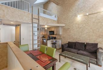 Ski In and Out 5 Minute Walk To Everything has Balcony rooms