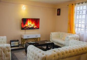 furaha luxurious 2 bedroom airbnb has Balcony rooms