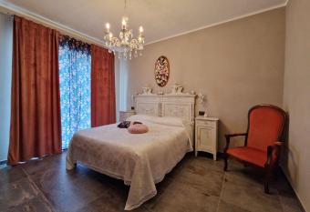 Mister Barolo Apartments Langhe has Balcony rooms