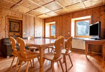 Muncion Apparte has Balcony rooms