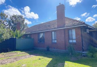 Comfy Private rooms in Braybrook allows 18 year olds to book a room