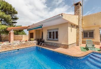 Villa el Carmoli has Smoking/Balcony rooms