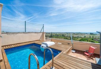 Atico Oscar has Balcony rooms