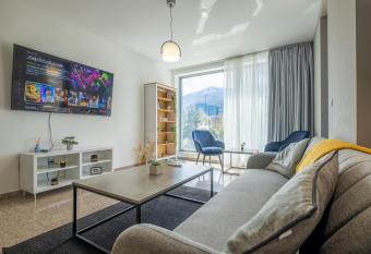 Julie s Sunni Cozy Apartment allows 18 year olds to book a room