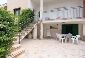 Villetta Vista Mare e Monte has Balcony rooms