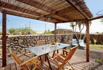 Yukalele 2 has Balcony rooms