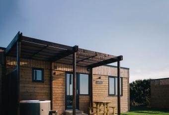 Gwel an Mor allows 18 year olds to book a room